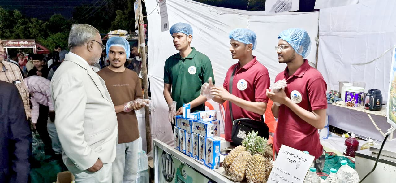 ॲग्रोटेक -२०२५ मध्ये कृषी विद्यार्थ्यांचा उद्योजकतेकडे आत्मविश्वासपूर्ण प्रवास.